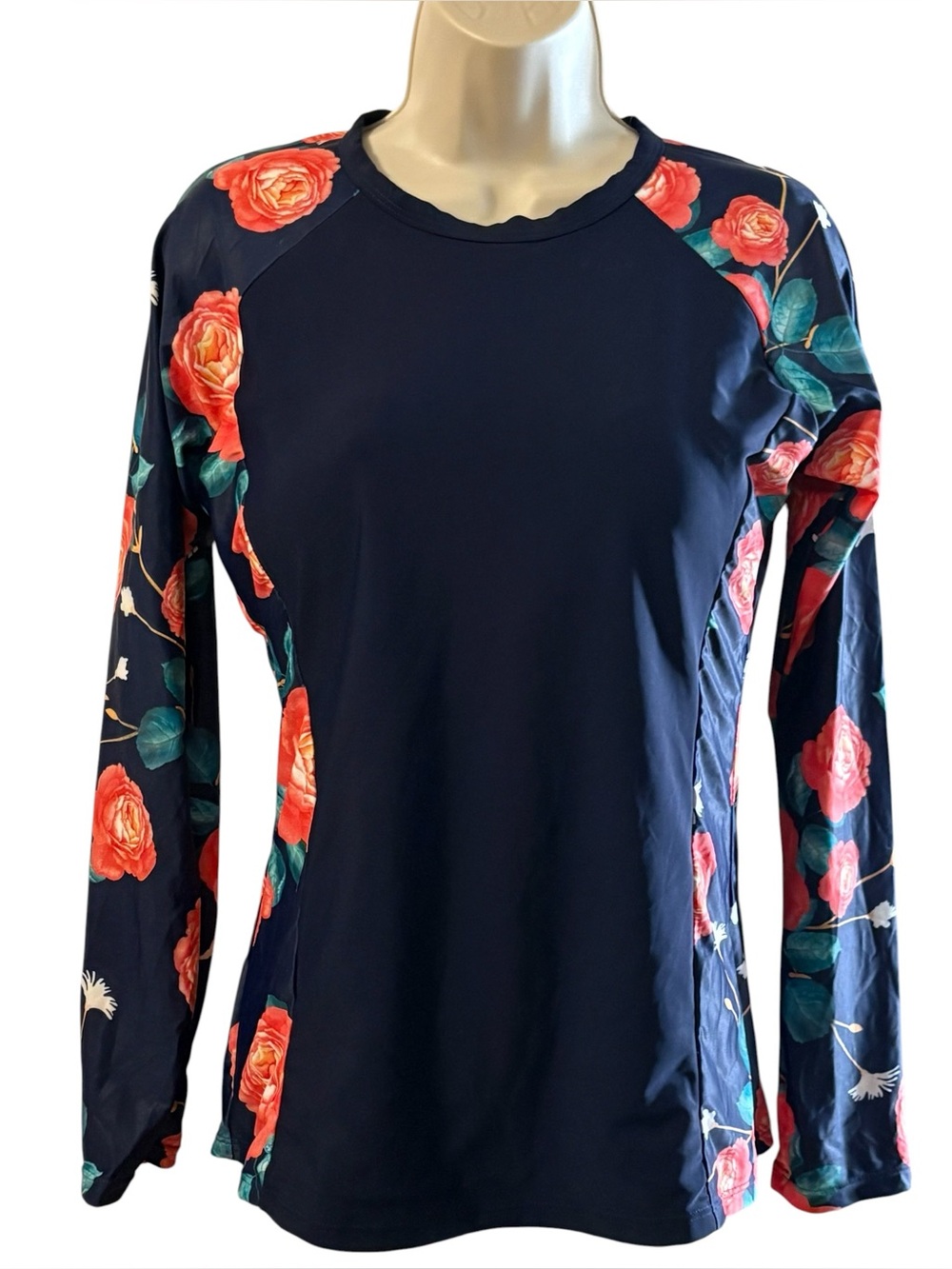 Aonihua Rash Guard - Picture 2 of 10